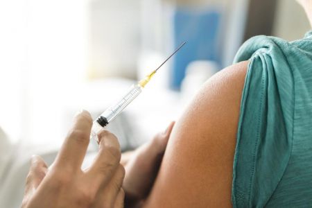 Πατάει γκάζι η «Επιχείρηση Ελευθερία» - Αρχίζουν δυναμικά οι εμβολιασμοί και για τις ηλικίες 45 - 49 ετών