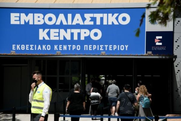 Από την ΕΜΑΚ ξεκινούν οι υποχρεωτικοί εμβολιασμοί – Ποιοι παίρνουν σειρά και πότε