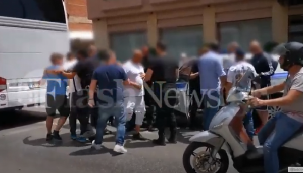 Επίθεση οπαδών σε αστυνομικούς πριν το «Χανιά – Ιωνικός»