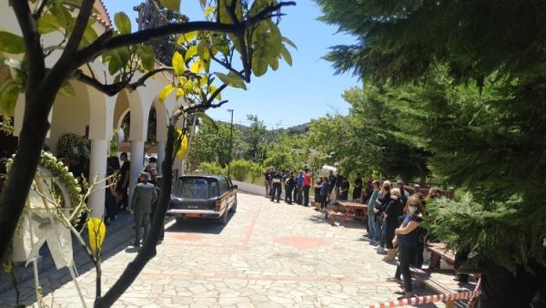 Ραγίζει καρδιές ο 32χρονος πιλότος στο τελευταίο αντίο στην 20χρονη Καρολάιν