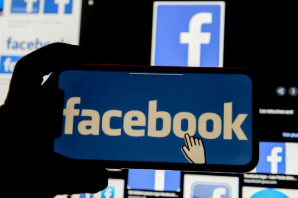To Facebook δεν θα «κόβει» τις αναρτήσεις με θεωρίες ότι ο κοροναϊός κατασκευάστηκε από ανθρώπους.