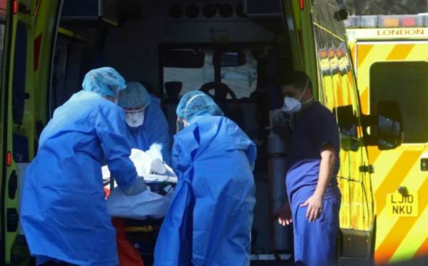Ηλίας Μόσιαλος: Η θνητότητα από τον κοροναϊό ανά ηλικιακή ομάδα