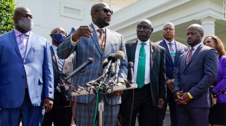 ΗΠΑ: Ο Μπάιντεν επαίνεσε το «αξιοθαύμαστο θάρρος» της οικογένειας του Τζορτζ Φλόιντ