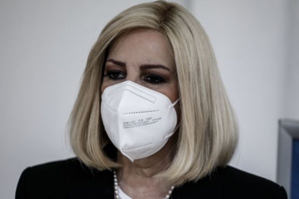 «Με το εμβόλιο μπορούμε να ξανακερδίσουμε τη ζωή μας» το μήνυμα της Γεννηματά για το Πάσχα