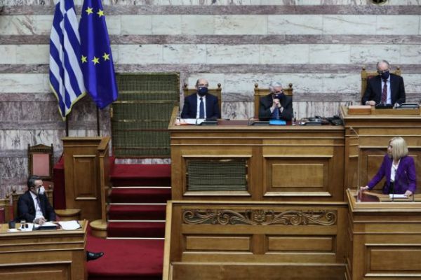Στις 18 Μαΐου η συζήτηση στη Βουλή για τον κλιματικό νόμο – Η πρόταση της Γεννηματά που αποδέχτηκε ο Μητσοτάκης