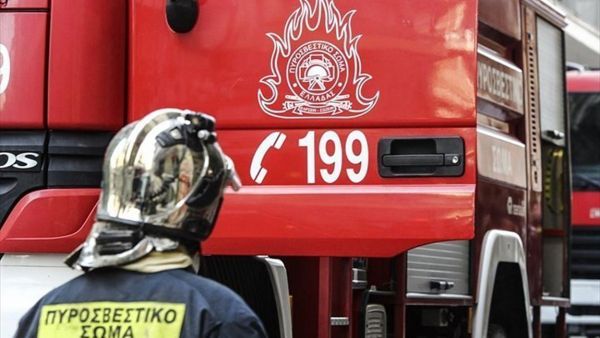 Ηράκλειο: Μεγάλη πυρκαγιά σε ξυλουργείο στο Γάζι Μαλεβιζίου