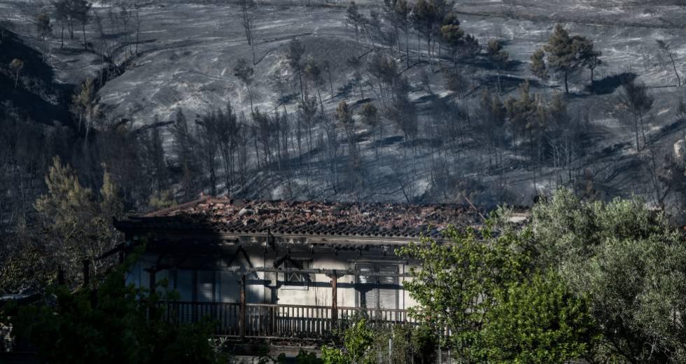 Φωτιά στα Γεράνεια Όρη: Κυβερνητικό κλιμάκιο στο Αλεποχώρι για τα μέτρα αποκατάστασης