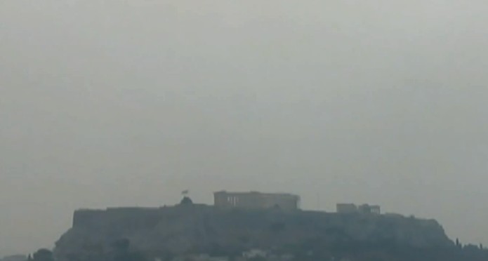 Φωτιά στην Κορινθία: SOS από τους επιστήμονες για τους καπνούς που «πνίγουν» και την Αττική – «Μείνετε σπίτι»