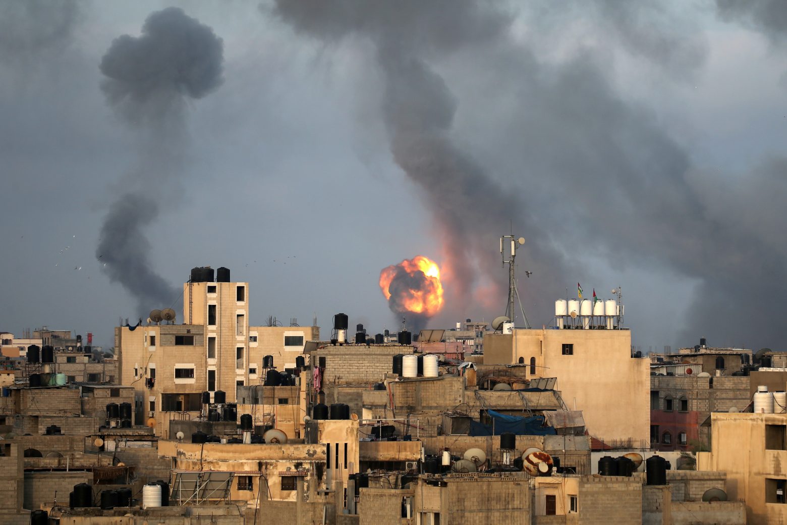 Ισραήλ: Εντείνει τις επιθέσεις κατά της Λωρίδας της Γάζας – 1500 ρουκέτες εκτόξευσαν οι Παλαιστίνιοι