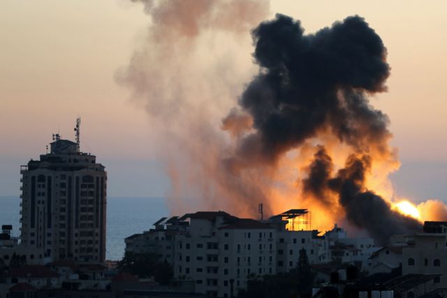 Ισραηλινά πυρά και από πολεμικά σκάφη – Τουλάχιστον 128 Παλαιστίνιοι νεκροί και 8 Ισραηλινοί