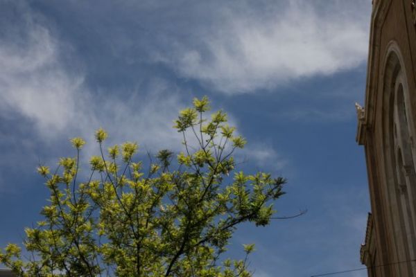 Καιρός: Αίθριος με τοπικές νεφώσεις την Πέμπτη