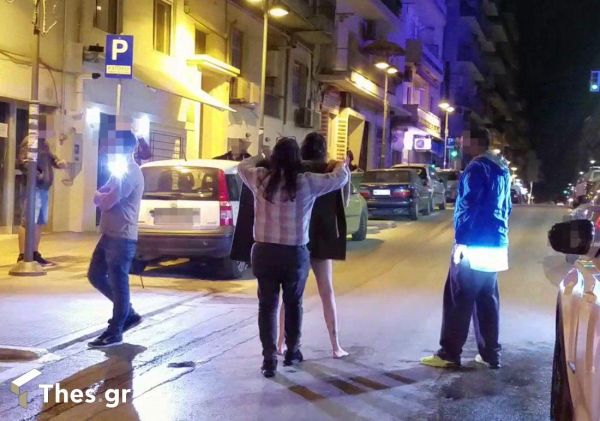Θεσσαλονίκη: Ολόγυμνη γυναίκα σε κεντρικό δρόμο – Σάστισαν οι γείτονες