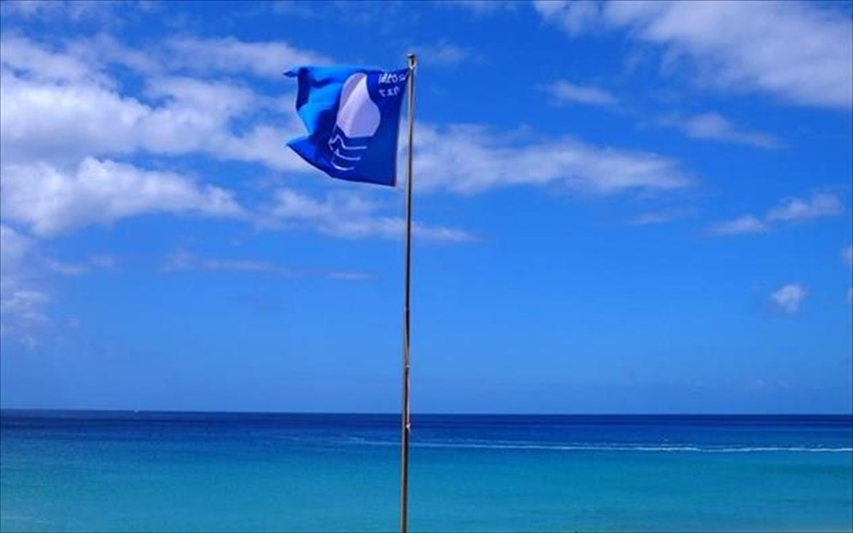Γαλάζιες Σημαίες: Αριθμό-ρεκόρ έπιασε φέτος η Ελλάδα