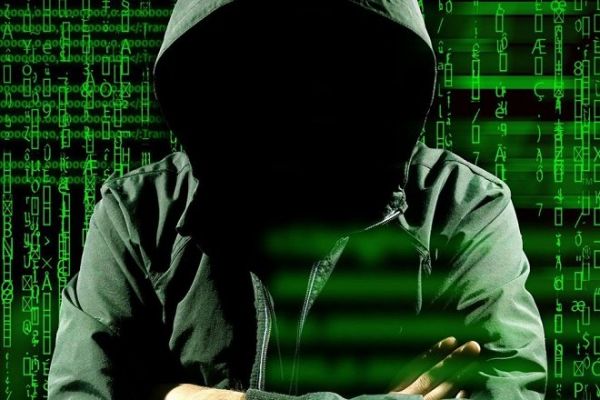 Καλαμάτα: Έκλεβαν κωδικούς μέσω ίντερνετ και «ξάφριζαν» λογαριασμούς