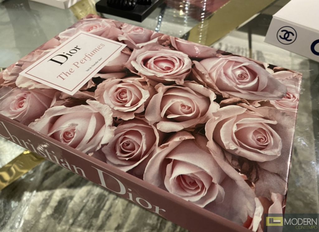 Dior and Roses: Ο γαλλικός οίκος τιμά τα αγαπημένα του λουλούδια με μια νέα έκθεση