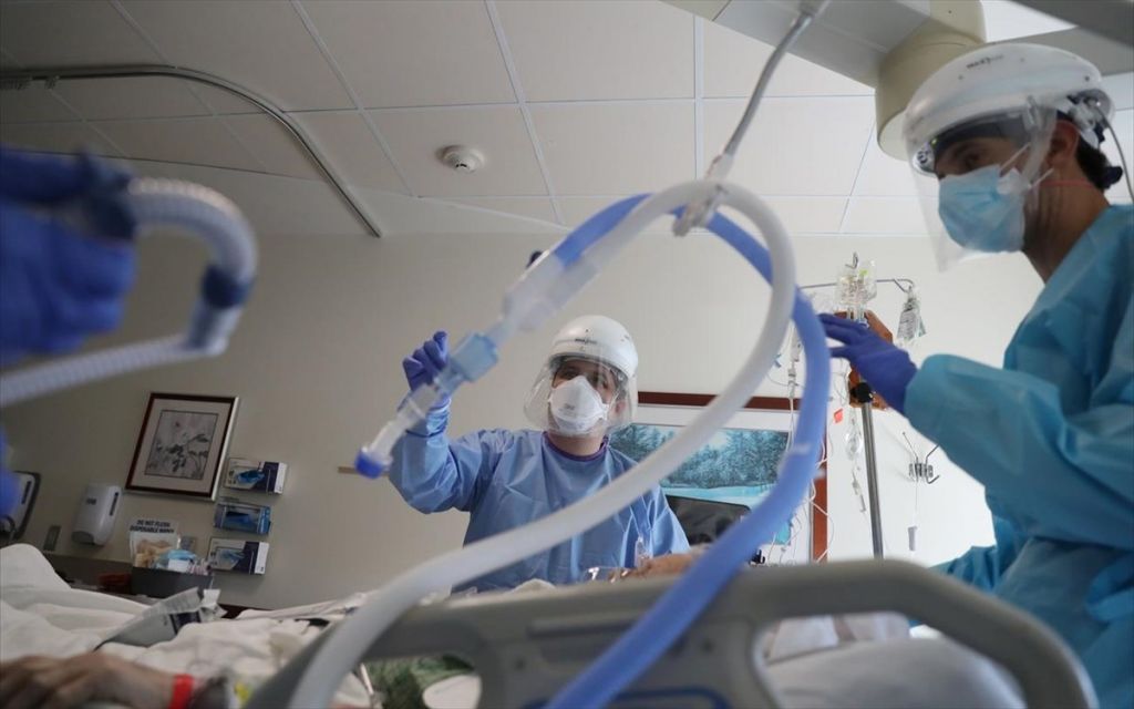 Σαρηγιάννης στο in.gr: Αναπόφευκτη η άνοδος σε κρούσματα και νοσηλείες ως το τέλος του μηνός