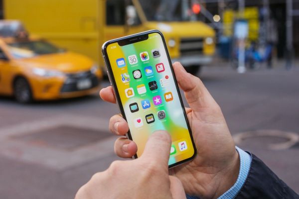 Προσοχή! Αυτή είναι η απλή κίνηση στο iPhone που κάνουμε όλοι και κρύβει πολλούς κινδύνους