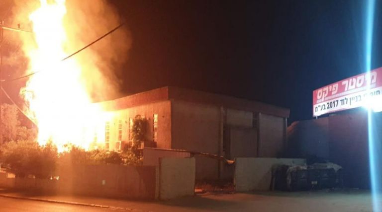 Ισραήλ: «Εμφύλιος πόλεμος» στη Λοντ και «κατάσταση έκτακτης ανάγκης» – Πυρπόλησαν συναγωγή