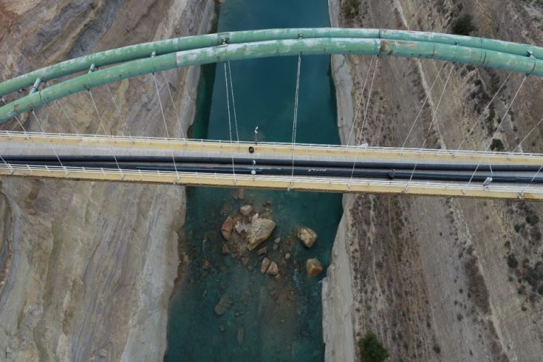 Ισθμός της Κορίνθου: Η μεγάλη κατολίσθηση από ψηλά (βίντεο)