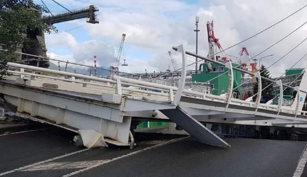 Ιταλία: Κινητή γέφυρα κατέρρευσε – Σοκάρουν οι εικόνες