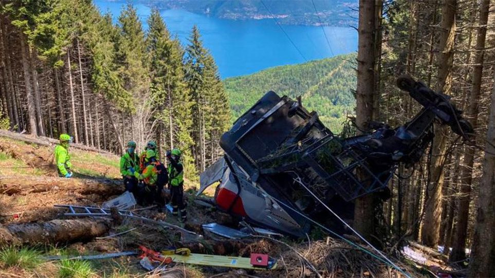 Τραγωδία στην Ιταλία: Τελεφερίκ συνετρίβη σε βουνό – Εννιά νεκροί, δύο παιδιά σοβαρά τραυματισμένα