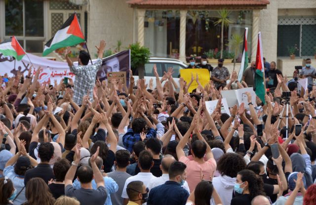 Ιορδανία: Εκατοντάδες διαδηλωτές ζήτησαν το κλείσιμο της ισραηλινής πρεσβείας στο Αμάν