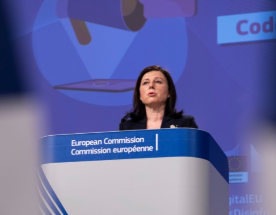 ΕΕ: «Οδικός χάρτης» για την ενίσχυση του κώδικα δεοντολογίας κατά της παραπληροφόρησης