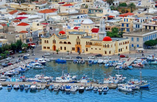 Στην Κάλυμνο εκτάκτως με λοιμωξιολόγους και ειδική ομάδα διαχείρισης ο Χαρδαλιάς