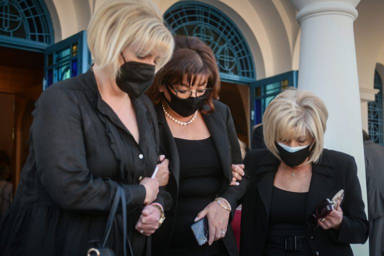 Γιώργος Καραϊβάζ: Σπαρακτική έκκληση από τη σύζυγό του – «Σταματήστε τη βία, κλείνει σπίτια όπως το δικό μας»