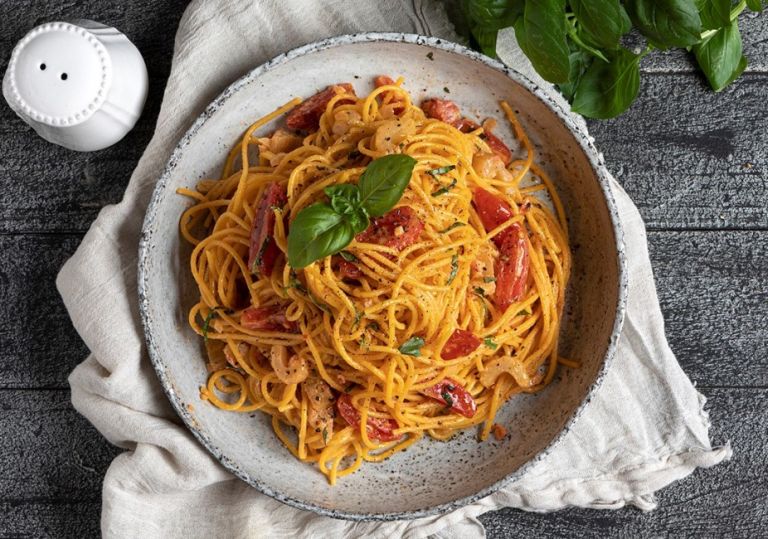 Ενωμένα θα νικήσουν: Έξι συνδυασμοί τροφίμων που απογειώνουν τη γεύση και τη θρεπτική αξία