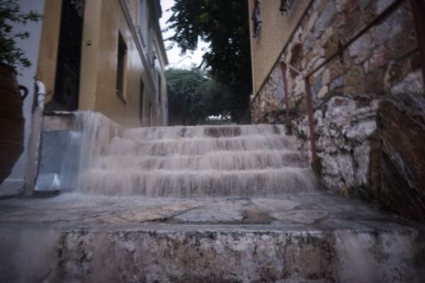 Χαλάει ο καιρός – Πού θα σημειωθούν βροχές και καταιγίδες
