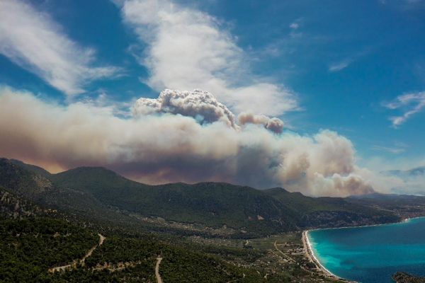Πυρκαγιά στην Κορινθία: Τρομάζει το μέγεθος της καταστροφής