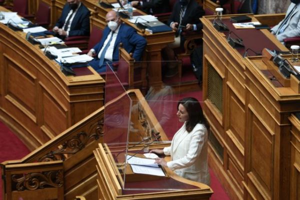 Πελώνη για Γιαννάκου και Κεφαλογιάννη: Σεβαστή η διαφορετική απόψη για τη συνεπιμέλεια