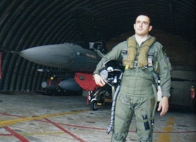 Σμηναγός Κώστας Ηλιάκης: 15 χρόνια από τον θάνατο του ήρωα της Πολεμικής Αεροπορίας