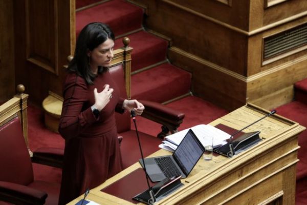 Κεραμέως: Θα καλύπτονται τα δικαστικά έξοδα των εκπαιδευτικών για τις σε βάρος τους αγωγές από αρνητές των self test