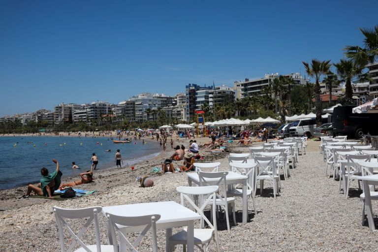 Κοροναϊός: Με πόσα κρούσματα θα μας βρει το καλοκαίρι – «Πιθανή η έλευση νέου κύματος το φθινόπωρο» προειδοποιούν επιστήμονες