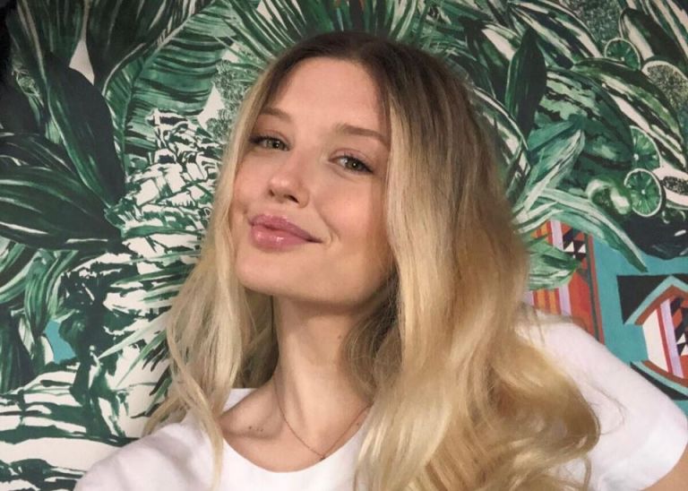 Κωνσταντίνα Κομμάτα: Ανακοίνωσε ότι έγινε μανούλα