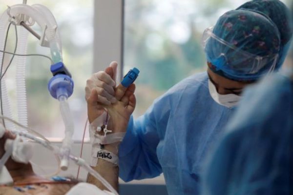 Κοροναϊός: 3.421 νέα κρούσματα και 83 θάνατοι – Στους 754 οι διασωληνωμένοι