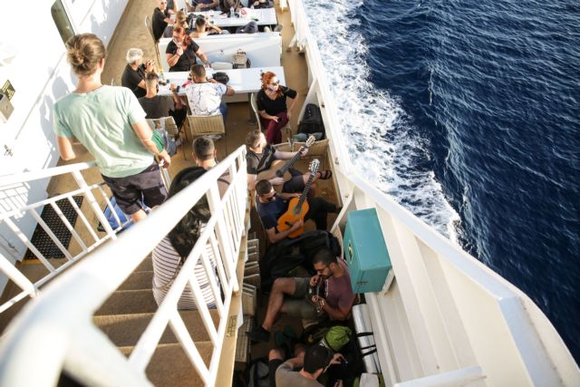 Lockdown: Η Ελλάδα ανοίγει πανιά στον τουρισμό – Έφυγαν οι πρώτοι τουρίστες από τον Πειραιά – Πώς ταξιδεύουμε σε νησιά και επαρχία