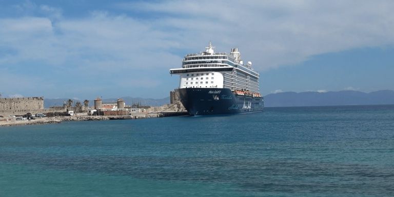 Από γκαρσόνια οικοδεσπότες