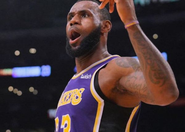 Λεμπρόν Τζέιμς: Χαμός με ανάρτησή του στα social media – «Προωθεί» τη βία