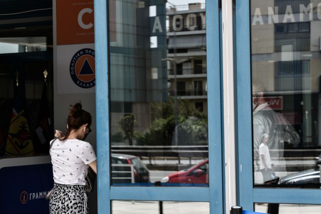 Λαμία: Γιατρός σε εμβολιαστικό κέντρο απέτρεπε τον κόσμο από το να εμβολιαστεί