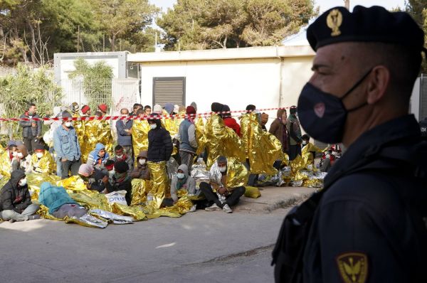 Γερμανία: Διατεθειμένη να υποδεχθεί μετανάστες για να βοηθήσει την Ιταλία