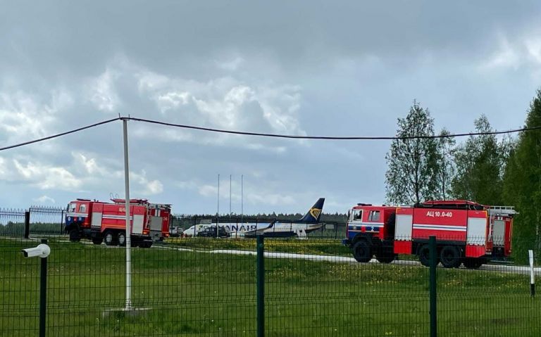 Άφαντος ο Λευκορώσος δημοσιογράφος που συνελήφθη κατά τη διάρκεια πτήσης από Αθήνα – Απίστευτα καψώνια στους επιβάτες