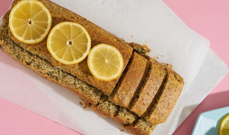 Funky και καλοκαιρινό κέικ λεμονιού με σμέουρα