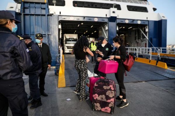 Άρση lockdown: Ανοίγει ο τουρισμός – Τα έγγραφα που χρειάζονται για να ταξιδέψει κάποιος