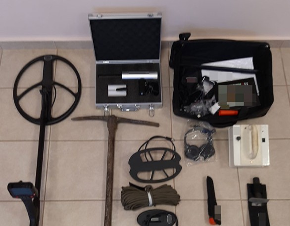 Λαμία:  Πήγαν για λίρες και βρέθηκαν με χειροπέδες