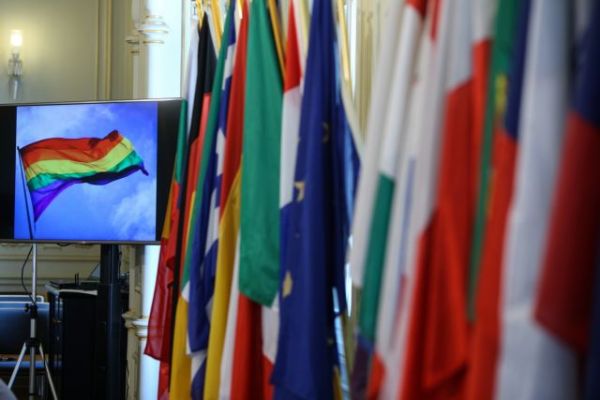 Τσίπρας: Να στείλουμε ηχηρό μήνυμα καταδίκης των διακρίσεων κατά των ΛΟΑΤΚΙ+