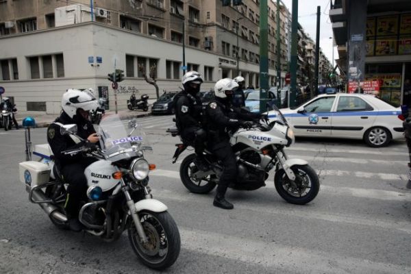Μαγνησία: Αστυνομικός έγδυσε, δάγκωσε και ξυλοκόπησε ερωτικό αντίζηλό του