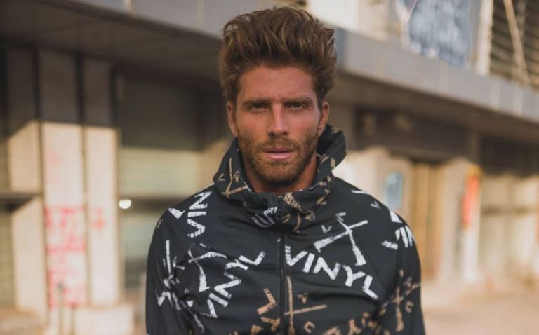 Τάσος Μπερδέσης: Συγκινεί η εξομολόγηση του Γιώργου Μανίκα για τον πυγμάχο